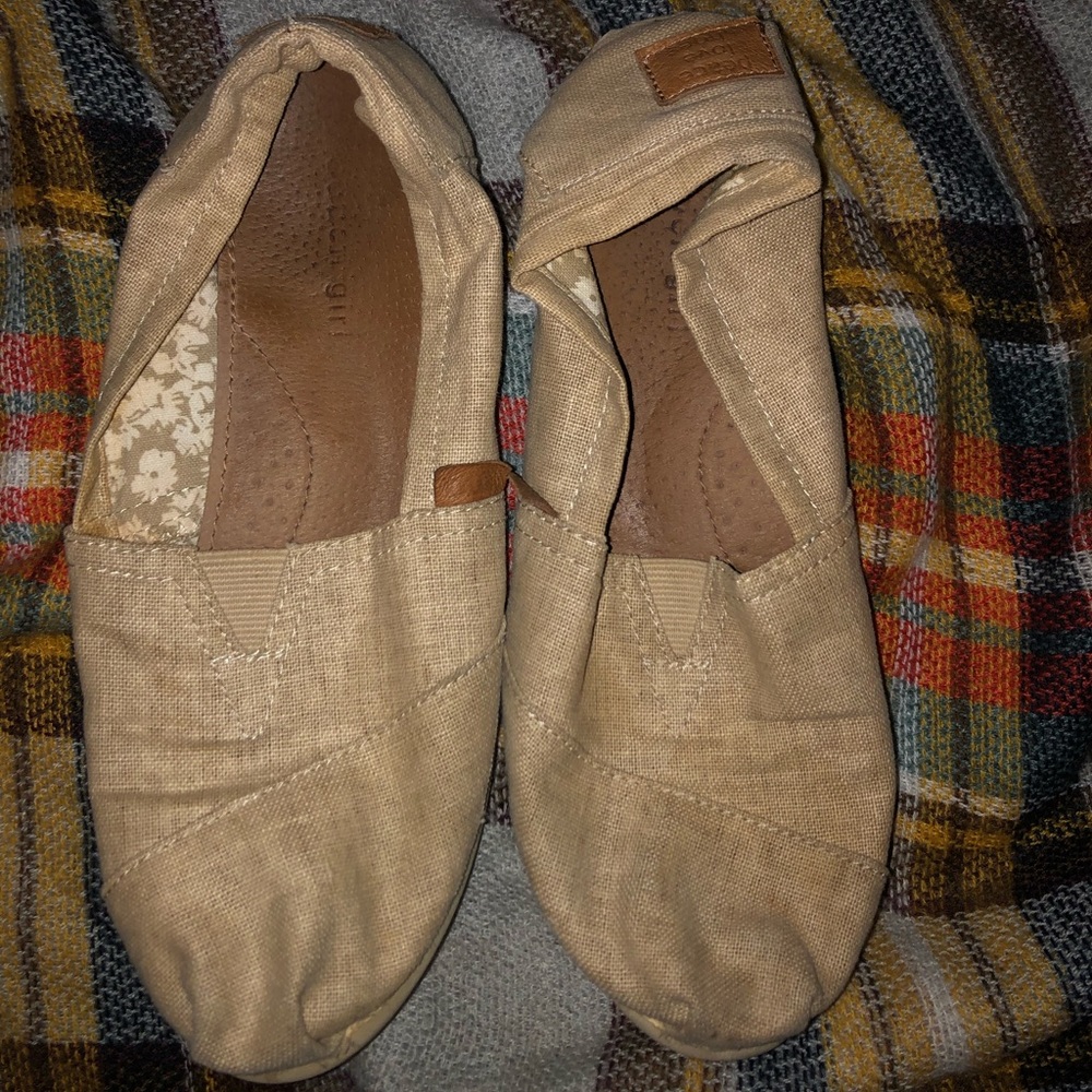 Modern girl beige slip-ons